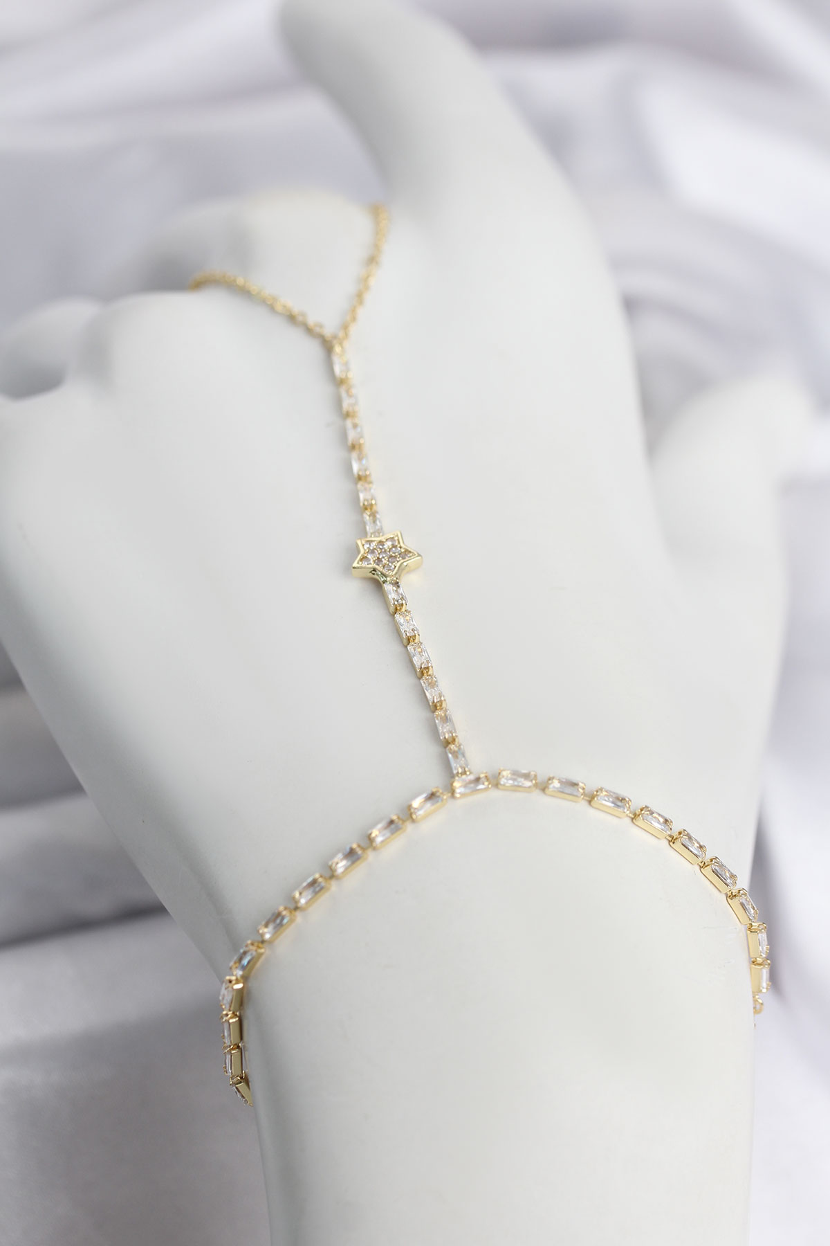 Gold Renk Pirinç Zirkon Taşlı Yıldız Model Şahmeran - Lisinya Gold Renk Pirinç Zirkon Taşlı Yıldız Model Şahmeran - Lisinya