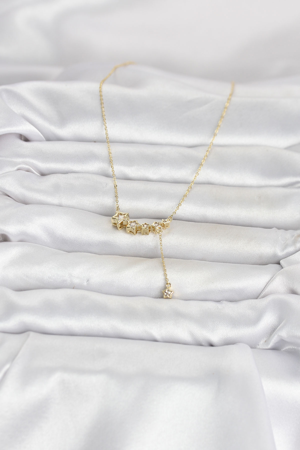 Pirinç Gold Renk Minimal Sallantılı Yıldız Model Kadın Kolye - Lisinya Pirinç Gold Renk Minimal Sallantılı Yıldız Model Kadın Kolye - Lisinya