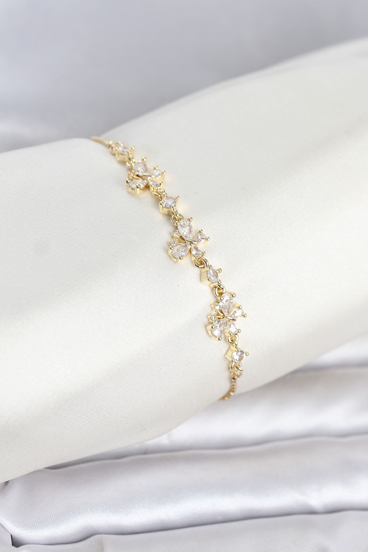 Gold Renk Pirinç Kelebek Model Asansörlü Model Kadın Bileklik - Lisinya Gold Renk Pirinç Kelebek Model Asansörlü Model Kadın Bileklik - Lisinya