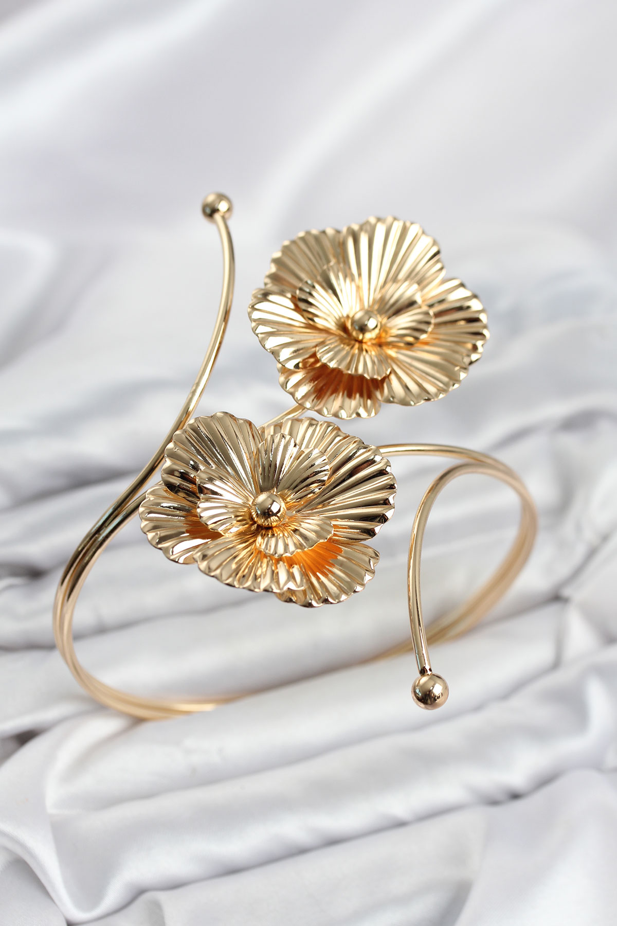Pazu Bileklik Gold Renk Pirinç Çiçek Model - Lisinya Pazu Bileklik Gold Renk Pirinç Çiçek Model - Lisinya