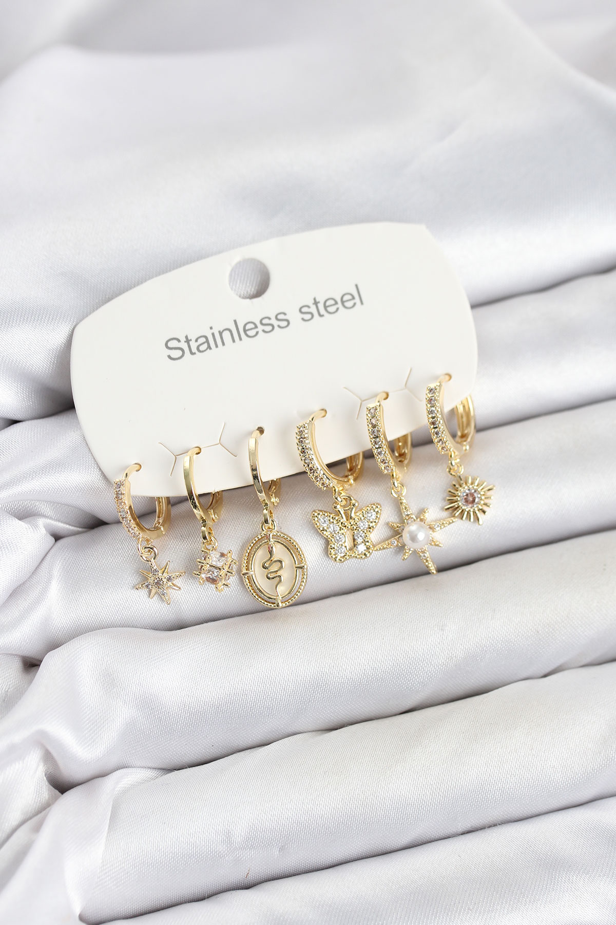316L Çelik Gold Renk Zirkon Taşlı Charm Detaylı Kadın Küpe Seti - Lisinya 316L Çelik Gold Renk Zirkon Taşlı Charm Detaylı Kadın Küpe Seti - Lisinya