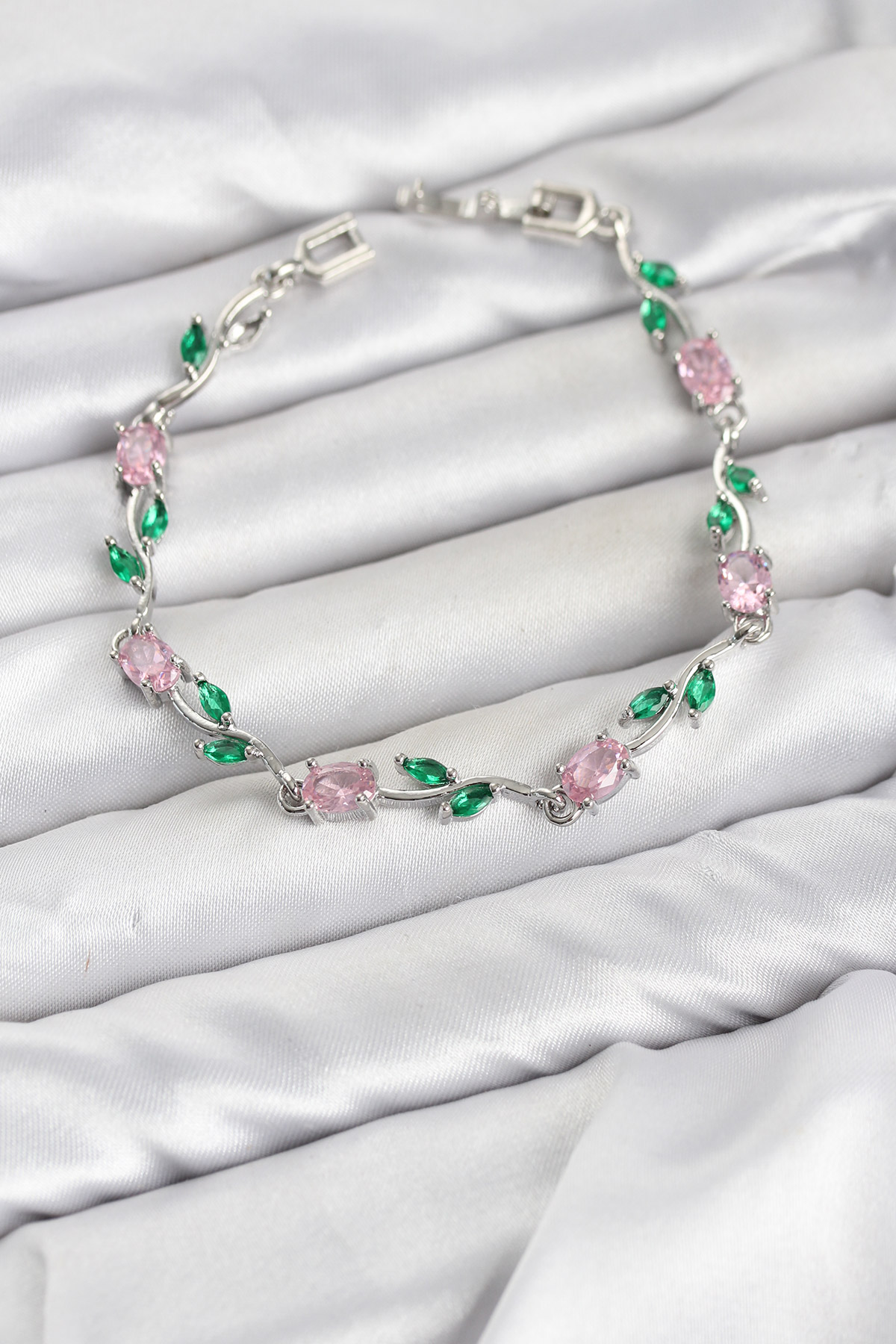 Pirinç Gümüş Renk Pembe Zirkon Taşlı Çiçek Model Kadın Bileklik - Lisinya Pirinç Gümüş Renk Pembe Zirkon Taşlı Çiçek Model Kadın Bileklik - Lisinya