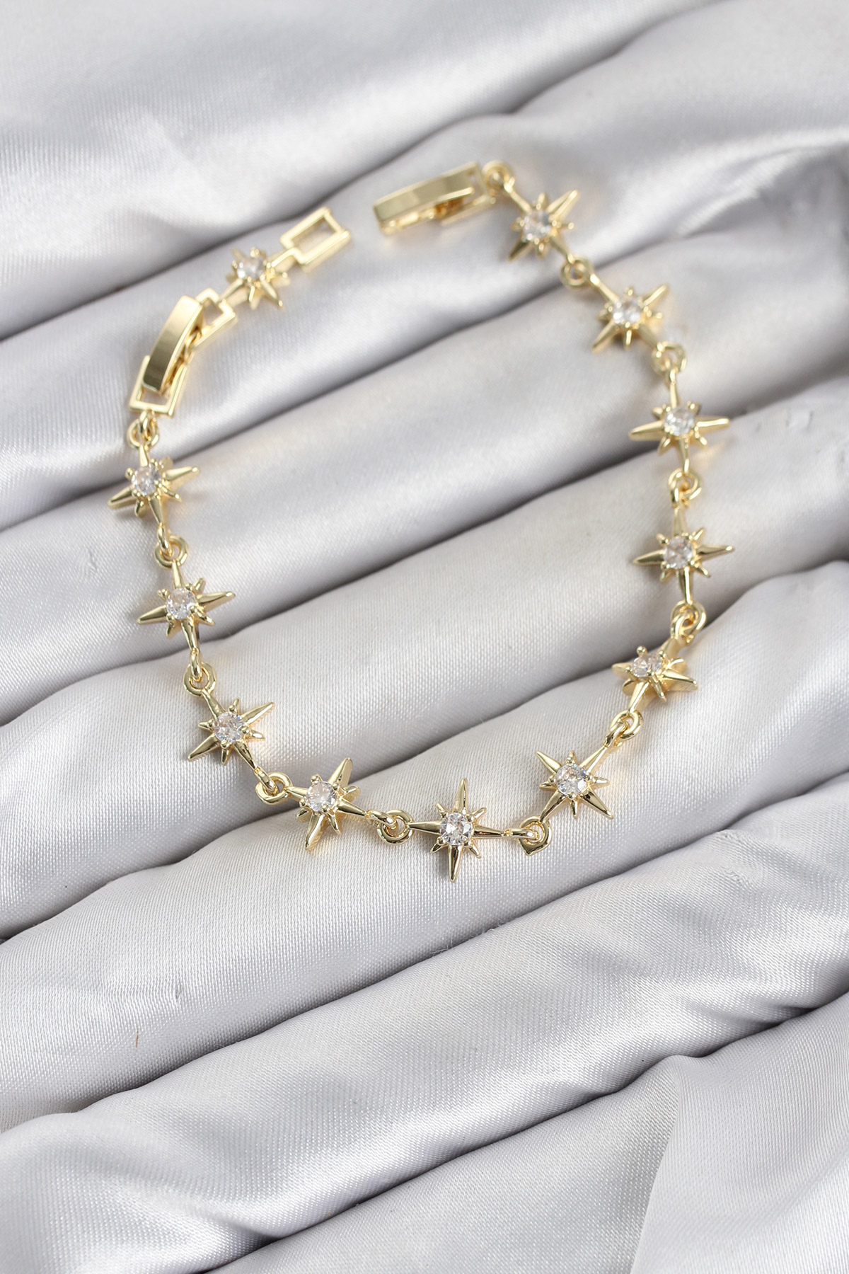 CM Kutup Yıldızı Model Gold Renk Zirkon Taşlı Kadın Bileklik - Lisinya CM Kutup Yıldızı Model Gold Renk Zirkon Taşlı Kadın Bileklik - Lisinya