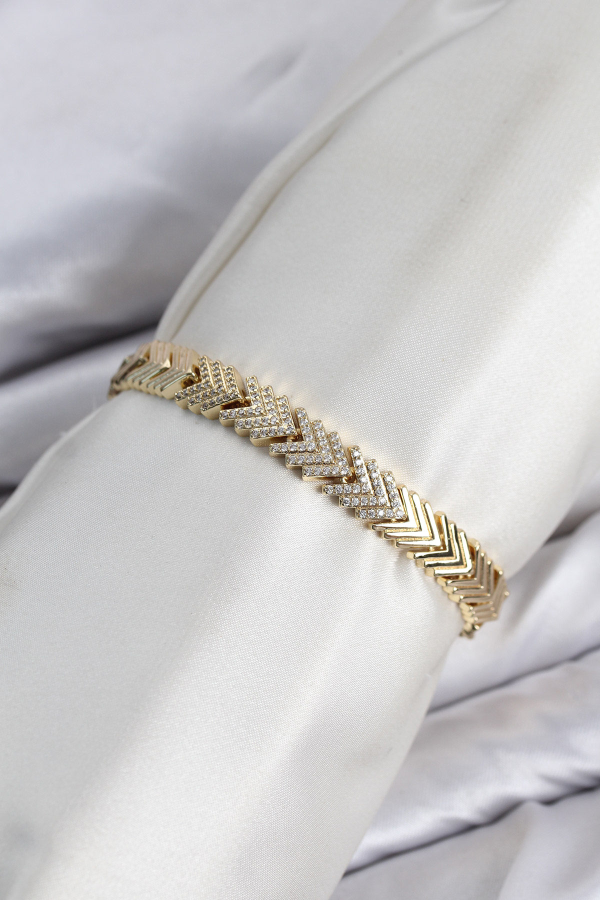 CM Çavuş Model Zirkon Taşlı VIP Seri Gold Renk Pirinç Kadın Bileklik - Lisinya CM Çavuş Model Zirkon Taşlı VIP Seri Gold Renk Pirinç Kadın Bileklik - Lisinya