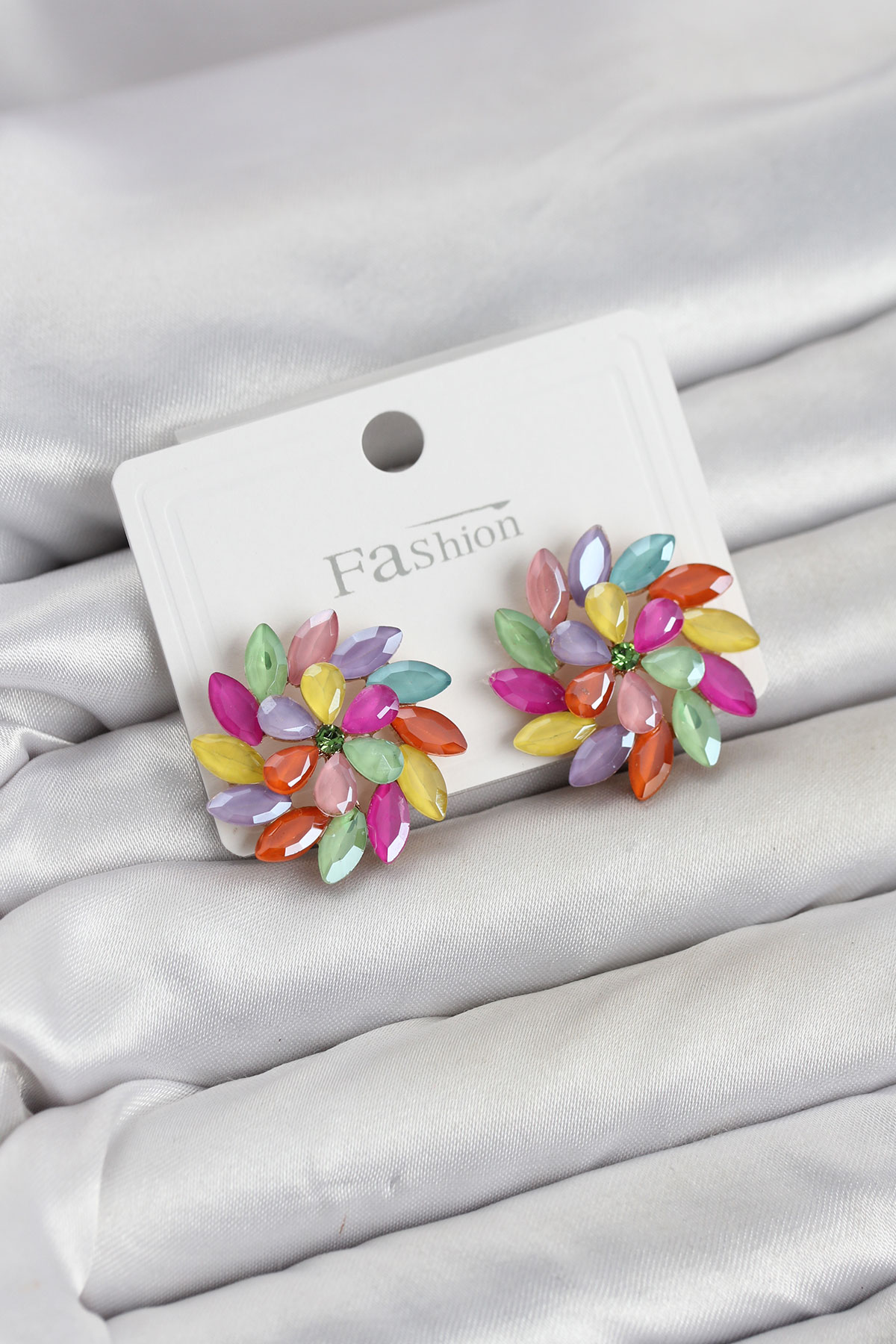 Karışık Renk Kristal Taşlı Çiçek Model Kadın Küpe - Lisinya Karışık Renk Kristal Taşlı Çiçek Model Kadın Küpe - Lisinya