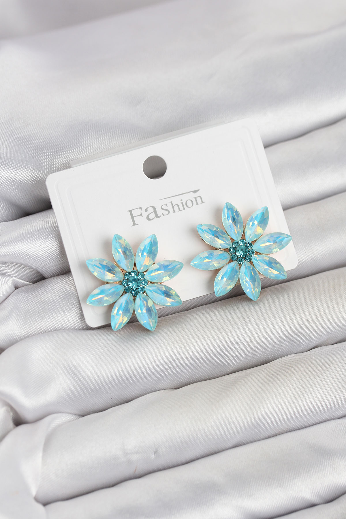 Buz Mavisi Renk Kristal Taşlı Lotus Çiçek Model Kadın Küpe - Lisinya Buz Mavisi Renk Kristal Taşlı Lotus Çiçek Model Kadın Küpe - Lisinya