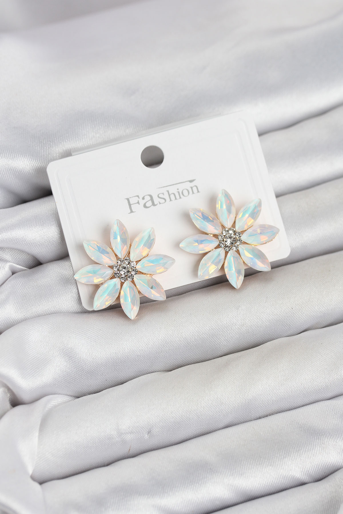 Beyaz Renk Kristal Taşlı Lotus Çiçek Model Kadın Küpe - Lisinya