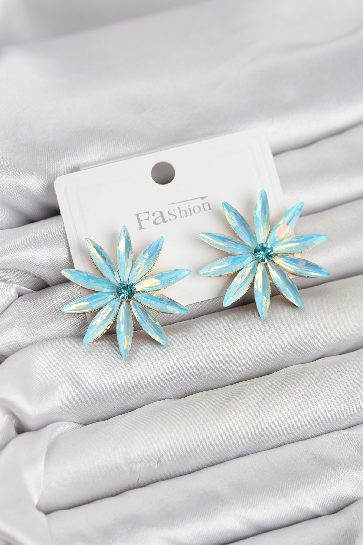 Buz Mavisi Kristal Taşlı Lotus Model Kadın Küpe - Lisinya Buz Mavisi Kristal Taşlı Lotus Model Kadın Küpe - Lisinya
