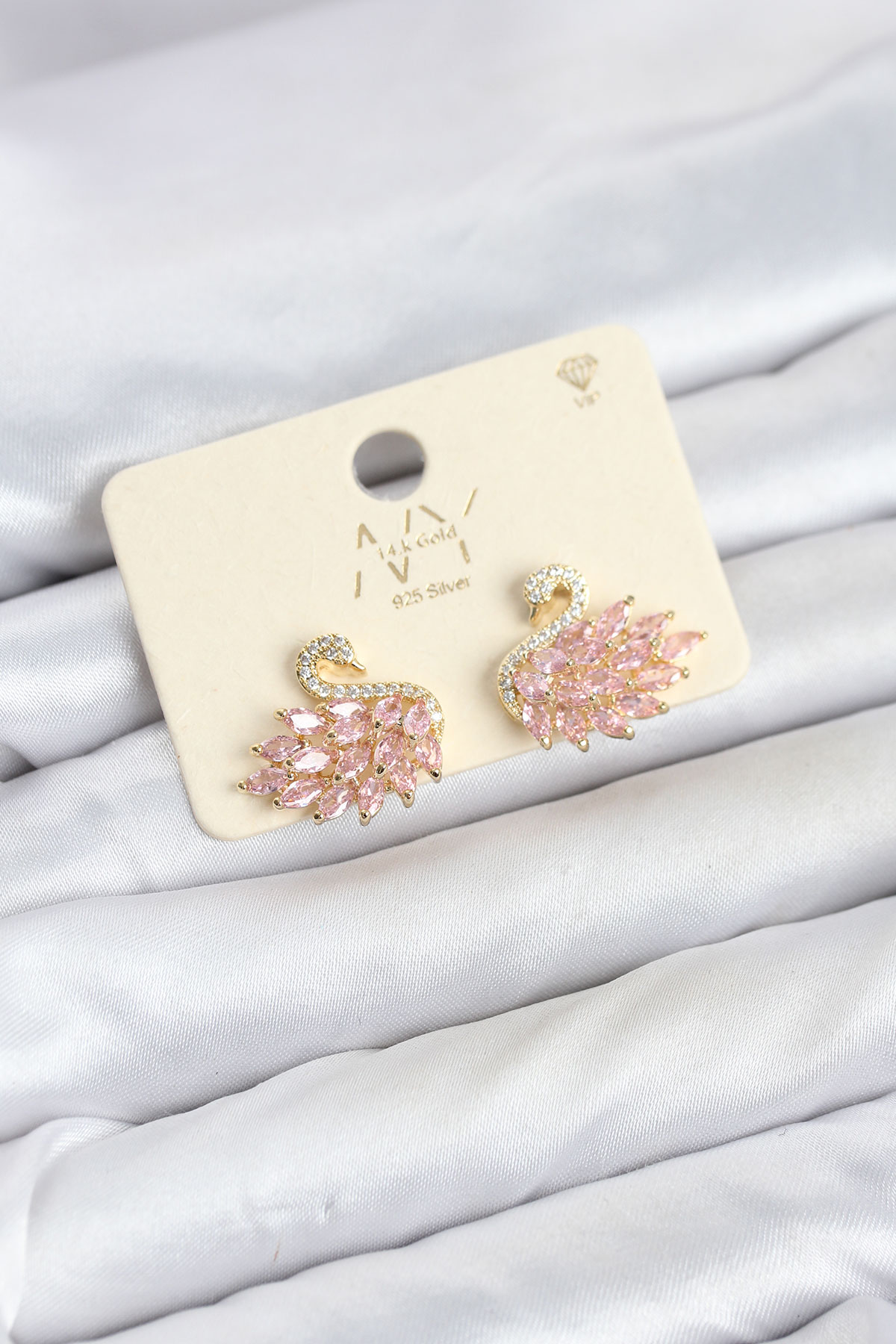 Pembe Zirkon Taşlı Gold Swan Kuğu Model Kadın Küpe - Lisinya Pembe Zirkon Taşlı Gold Swan Kuğu Model Kadın Küpe - Lisinya