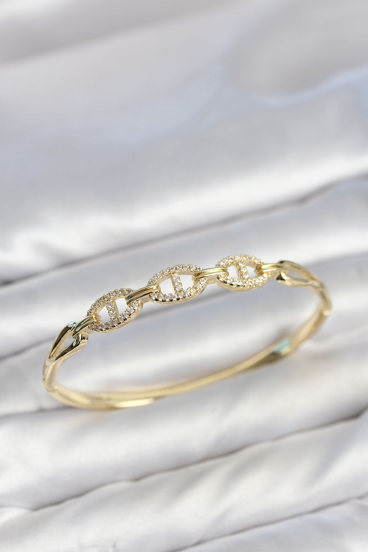 Gold Renk Gemi Zinciri Model Zirkon Taşlı Kadın Kelepçe Bileklik - Lisinya Gold Renk Gemi Zinciri Model Zirkon Taşlı Kadın Kelepçe Bileklik - Lisinya