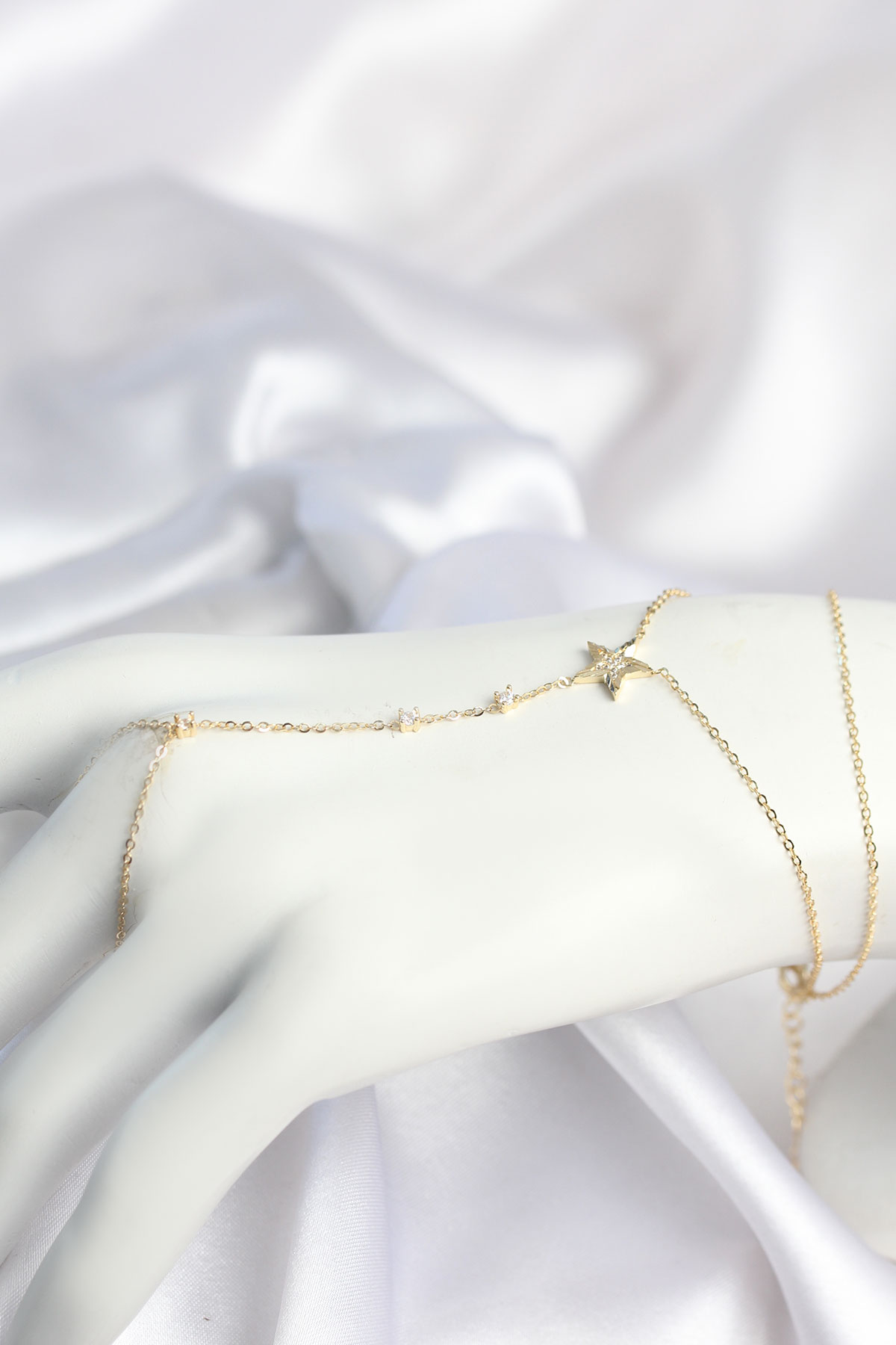 Gold Renk Yıldız Model Pirinç Kadın Şahmeran - Lisinya Gold Renk Yıldız Model Pirinç Kadın Şahmeran - Lisinya