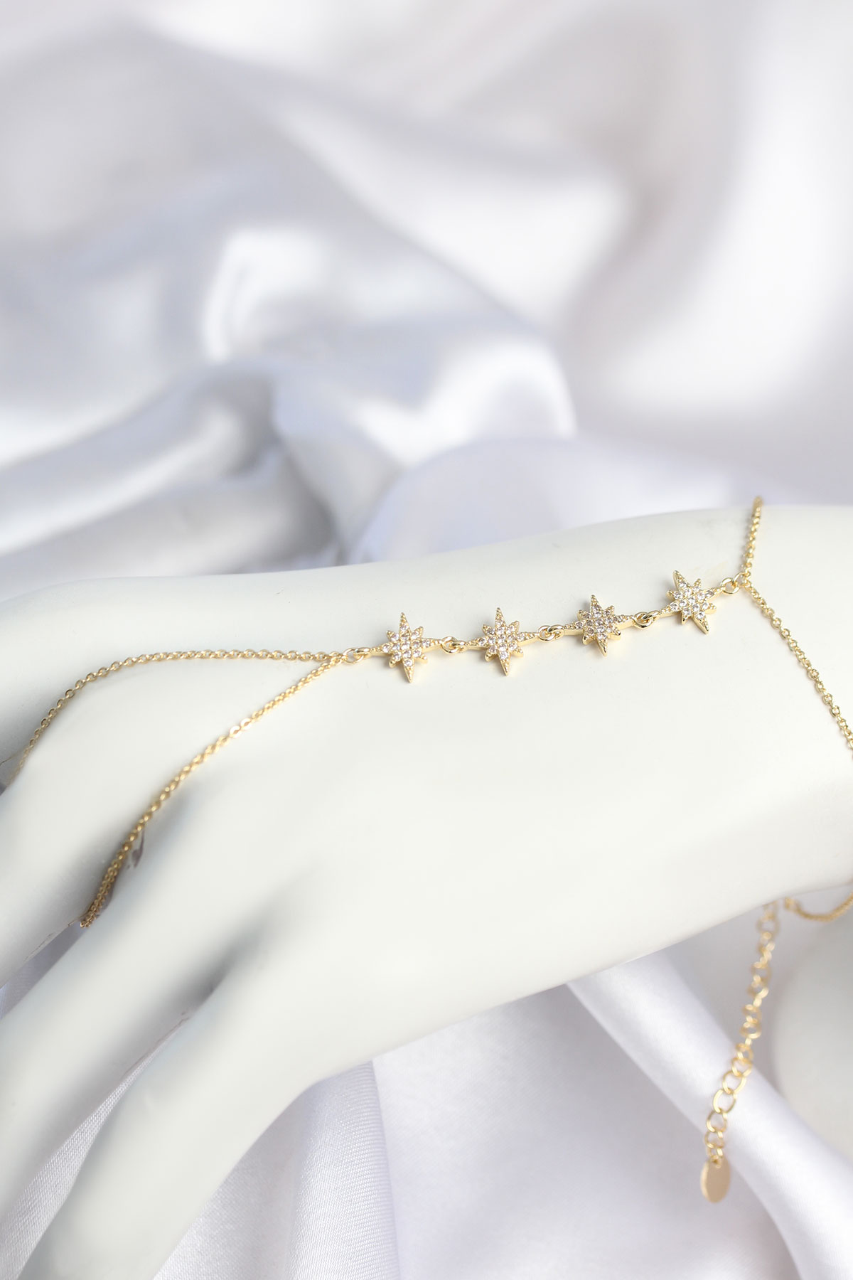 Gold Renk Zirkon Taşlı Sıralı Kutup Yıldızı Model Şahmeran - Lisinya Gold Renk Zirkon Taşlı Sıralı Kutup Yıldızı Model Şahmeran - Lisinya