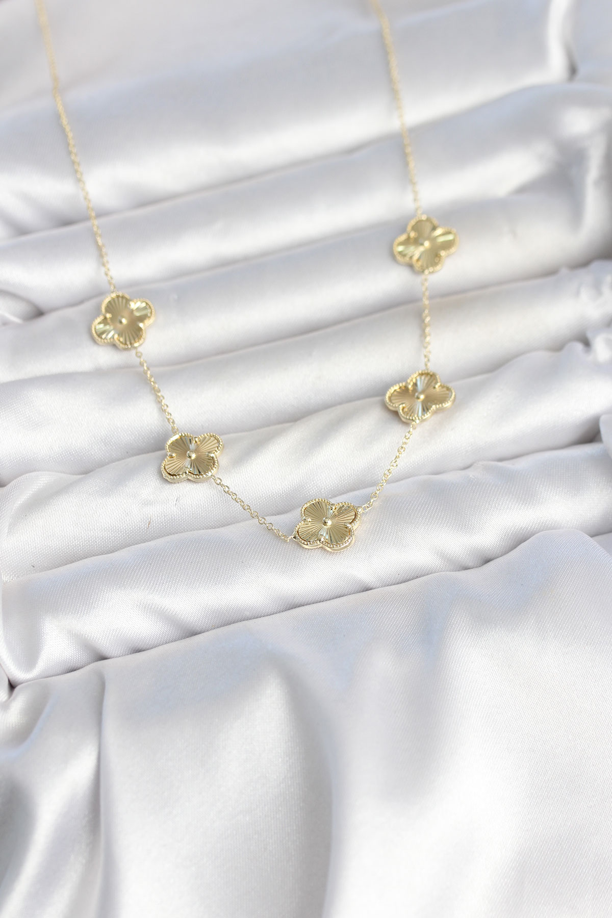 Gold Renk Yonca Model VIP Seri Kadın Kolye - Lisinya Gold Renk Yonca Model VIP Seri Kadın Kolye - Lisinya