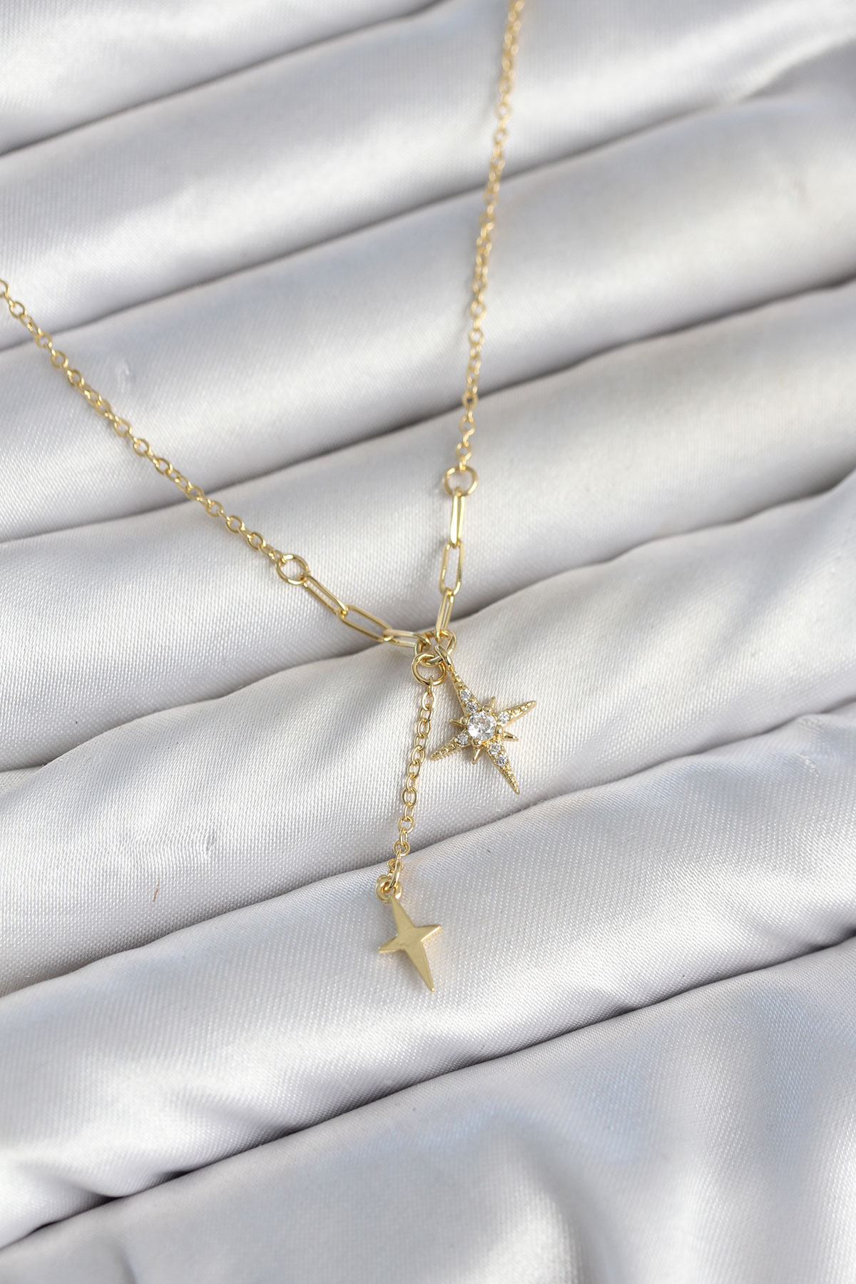 Pirinç Gold Renk Zirkon Taşlı Minimal Sallantılı Kutup Yıldızı Model Kadın Kolye - Lisinya Pirinç Gold Renk Zirkon Taşlı Minimal Sallantılı Kutup Yıldızı Model Kadın Kolye - Lisinya