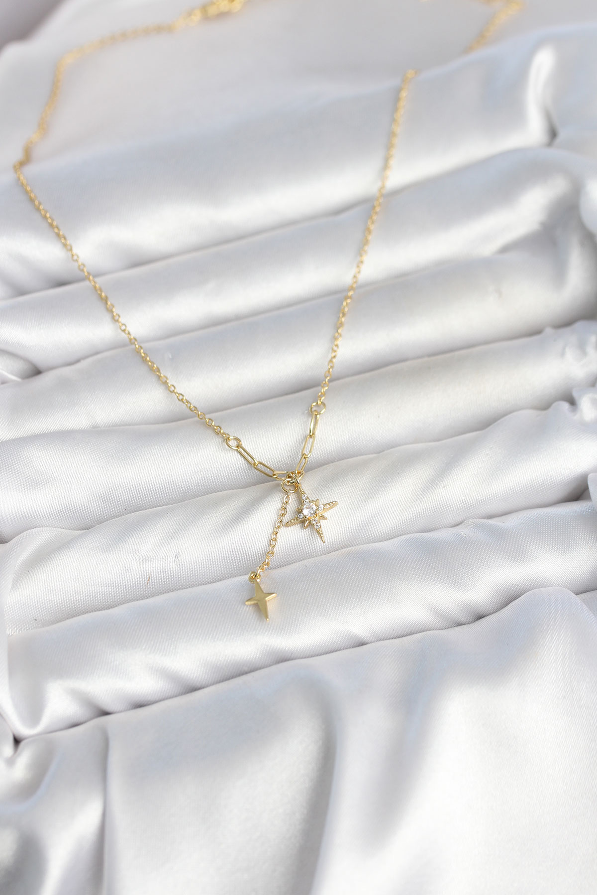 Pirinç Gold Renk Zirkon Taşlı Minimal Sallantılı Kutup Yıldızı Model Kadın Kolye - Lisinya Pirinç Gold Renk Zirkon Taşlı Minimal Sallantılı Kutup Yıldızı Model Kadın Kolye - Lisinya