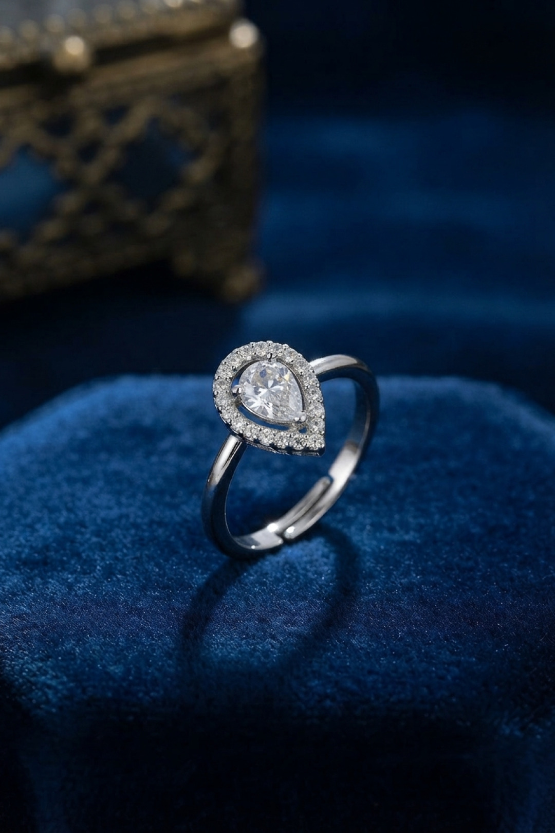 Ayarlamalı Silver Renk Metal Zirkon ve Kristal Taşlı Damla Model Yüzük - Lisinya Ayarlamalı Silver Renk Metal Zirkon ve Kristal Taşlı Damla Model Yüzük - Lisinya