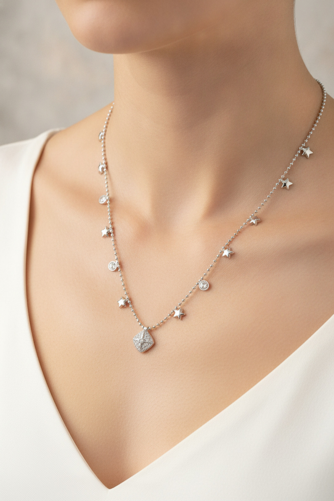 Pirinç Gümüş Renk Zirkon Taşlı Kutup Yıldızı Model Kadın Kolye - Lisinya