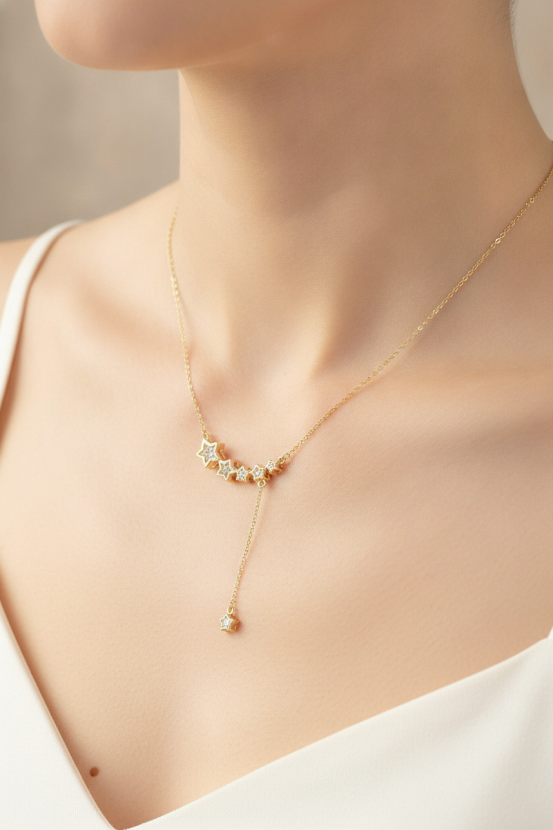 Pirinç Gold Renk Minimal Sallantılı Yıldız Model Kadın Kolye - Lisinya Pirinç Gold Renk Minimal Sallantılı Yıldız Model Kadın Kolye - Lisinya