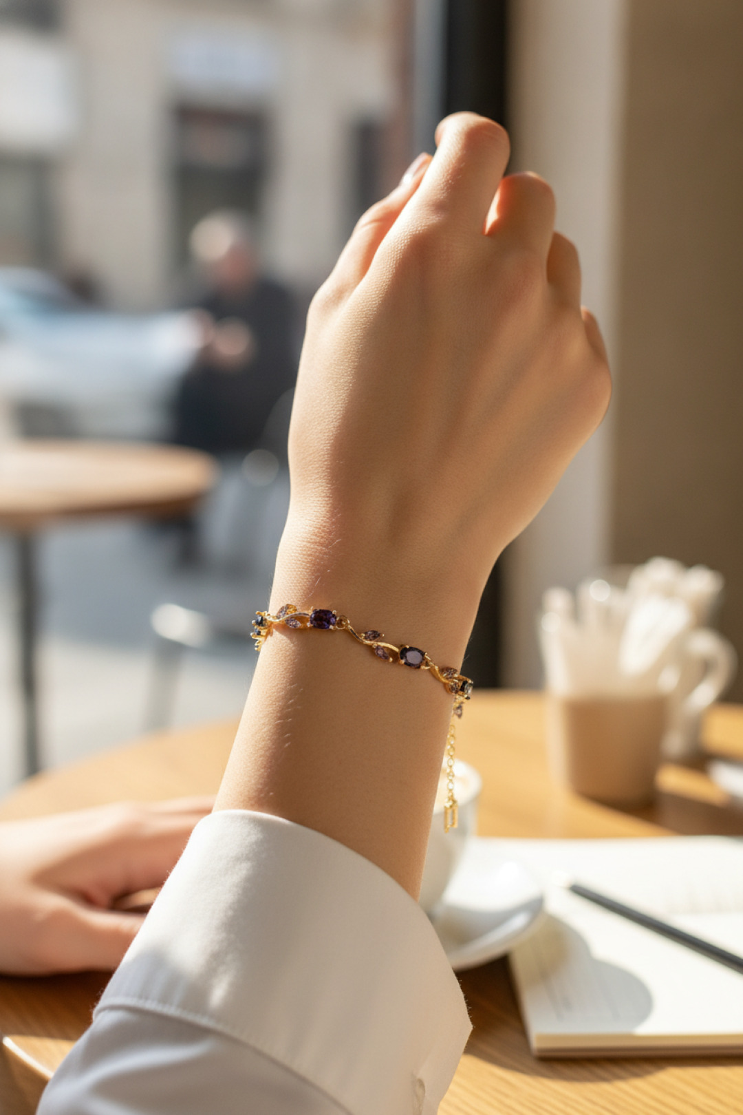 Pirinç Gold Renk Mor Zirkon Taşlı Çiçek Model Kadın Bileklik - Lisinya Pirinç Gold Renk Mor Zirkon Taşlı Çiçek Model Kadın Bileklik - Lisinya