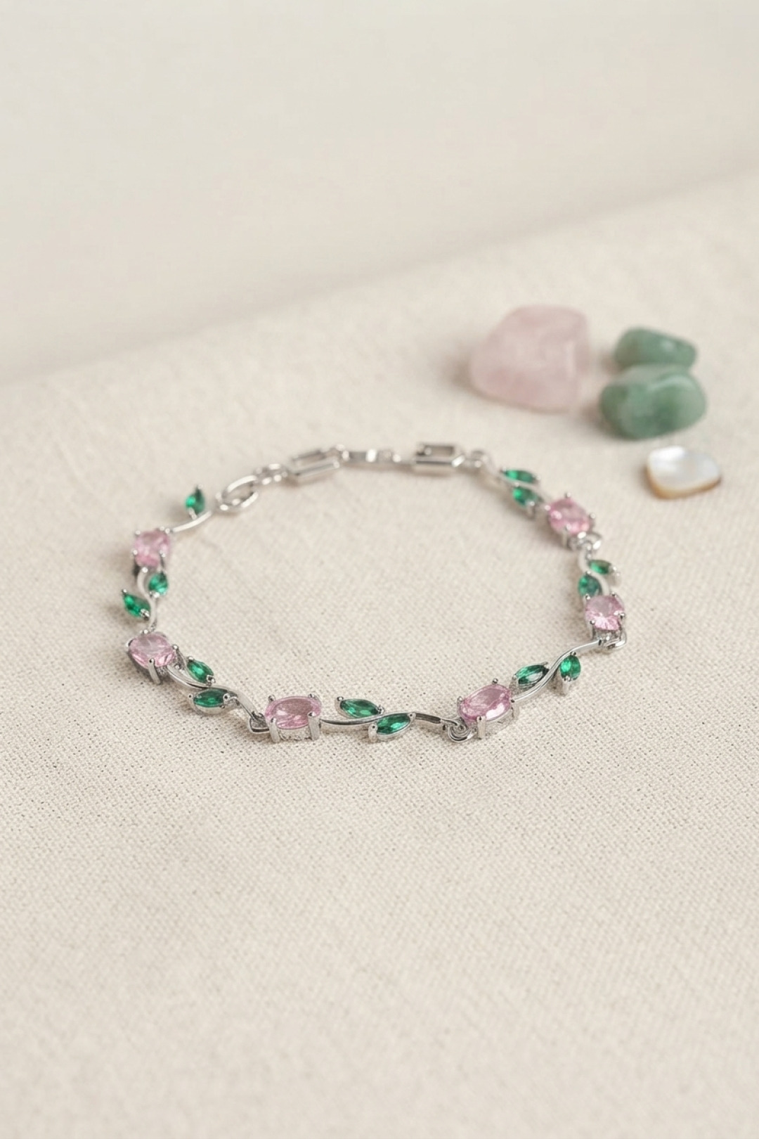 Pirinç Gümüş Renk Pembe Zirkon Taşlı Çiçek Model Kadın Bileklik - Lisinya
