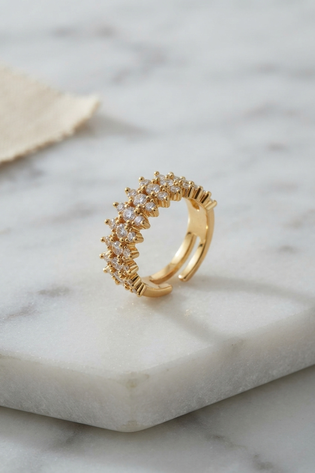 Gold Renk Sıralı Zirkon Taşlı Kadın Yüzük - Lisinya