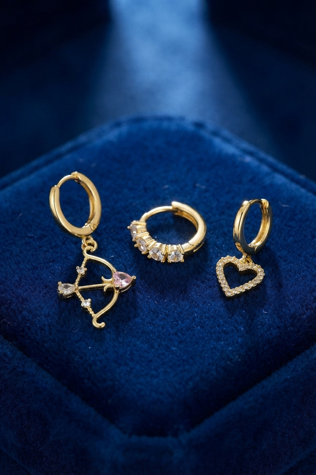 3 lü Set Küpe Gold Renk Eros Yay Detaylı - Lisinya 3 lü Set Küpe Gold Renk Eros Yay Detaylı - Lisinya