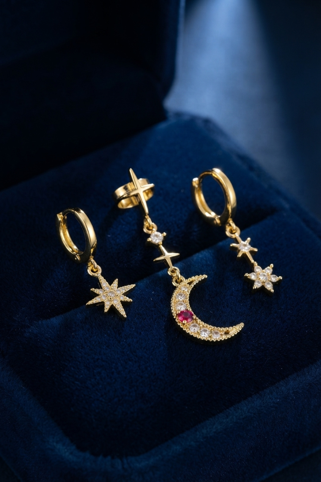 Gold Renk 3 lü Ay ve Yıldız Model Küpe - Lisinya Gold Renk 3 lü Ay ve Yıldız Model Küpe - Lisinya