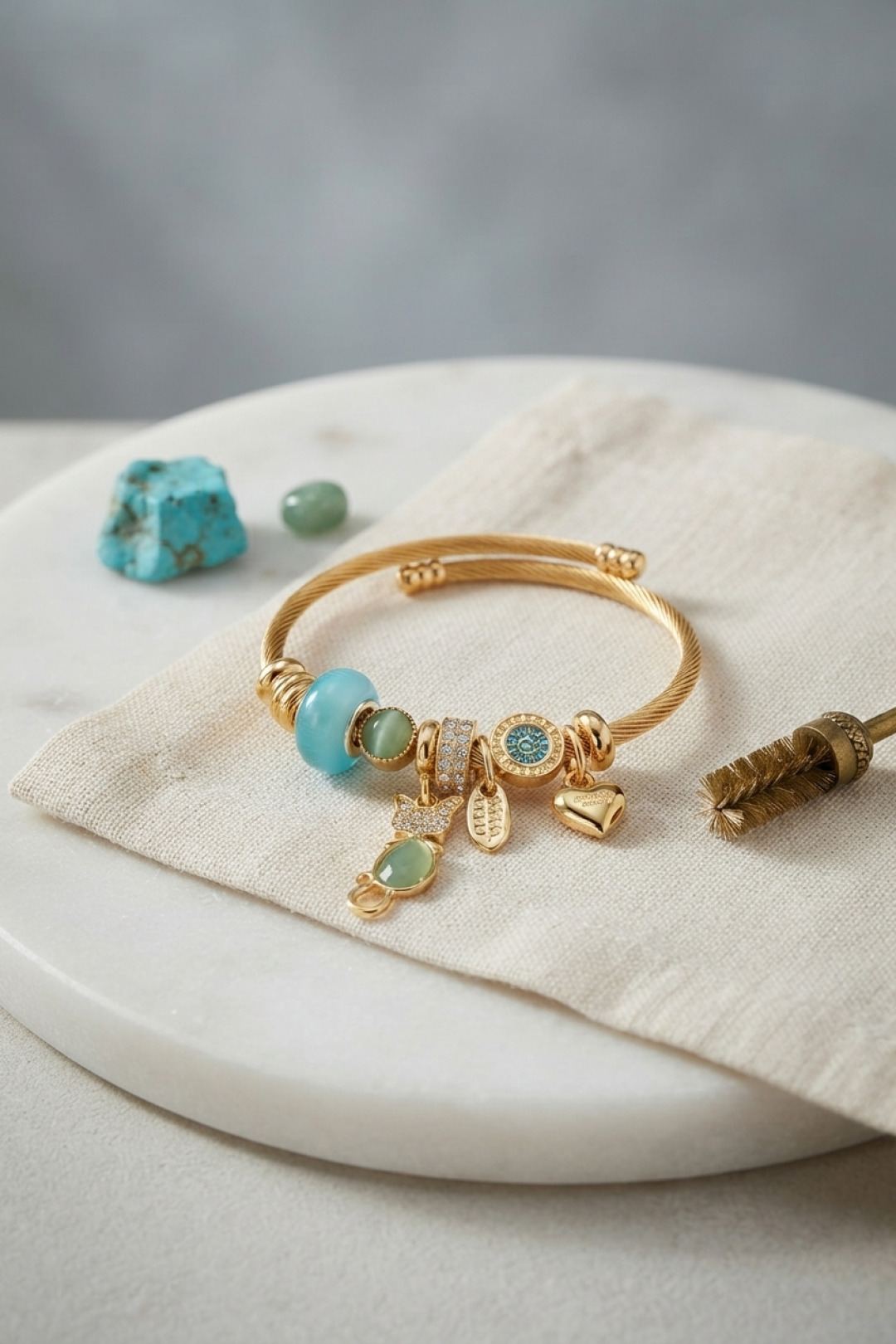 Mavi Kedi Model Gold Renk Charmlı Bileklik - Lisinya Mavi Kedi Model Gold Renk Charmlı Bileklik - Lisinya
