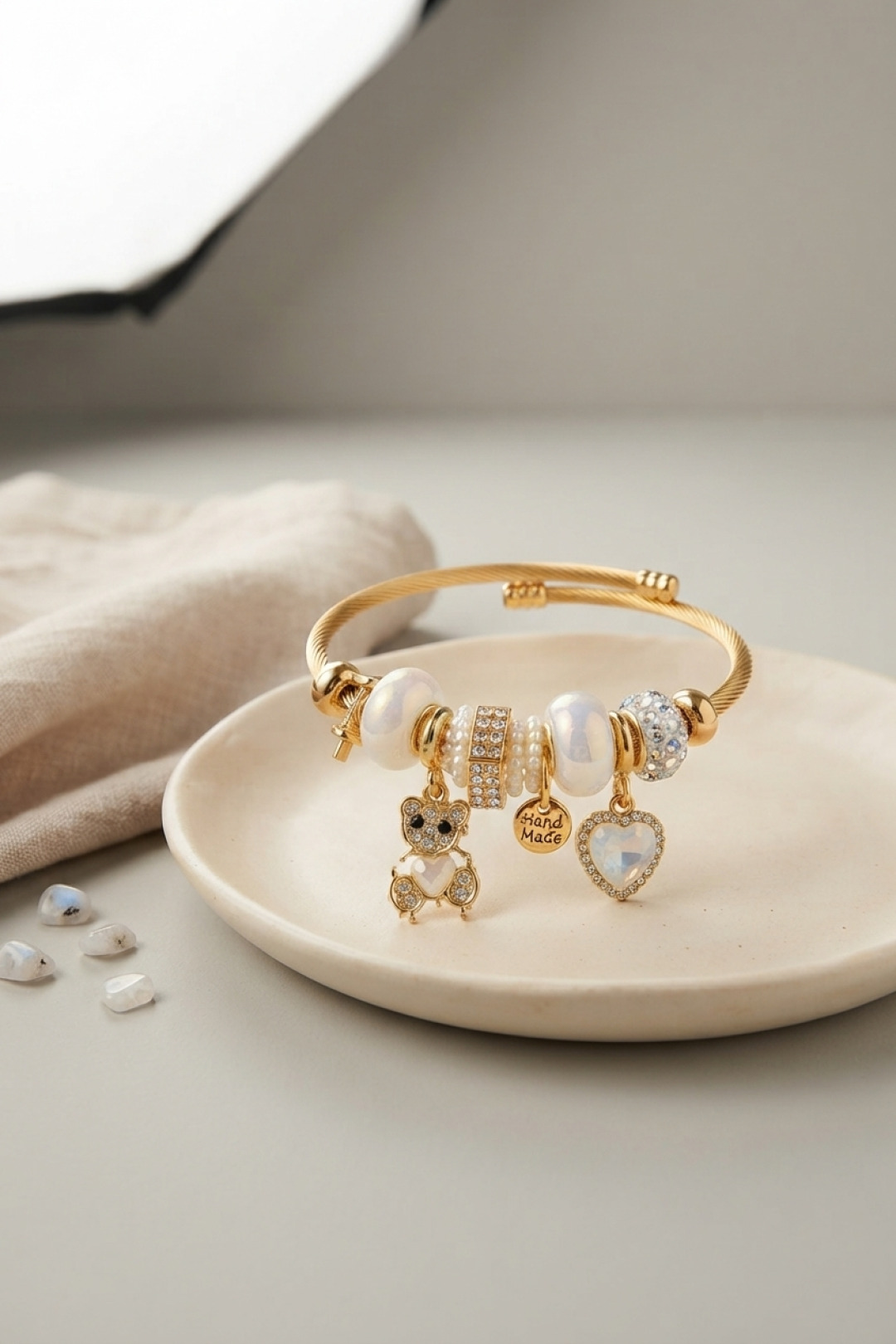 Tedy Bear Model Gold Renk Beyaz Charmlı Bileklik - Lisinya Tedy Bear Model Gold Renk Beyaz Charmlı Bileklik - Lisinya