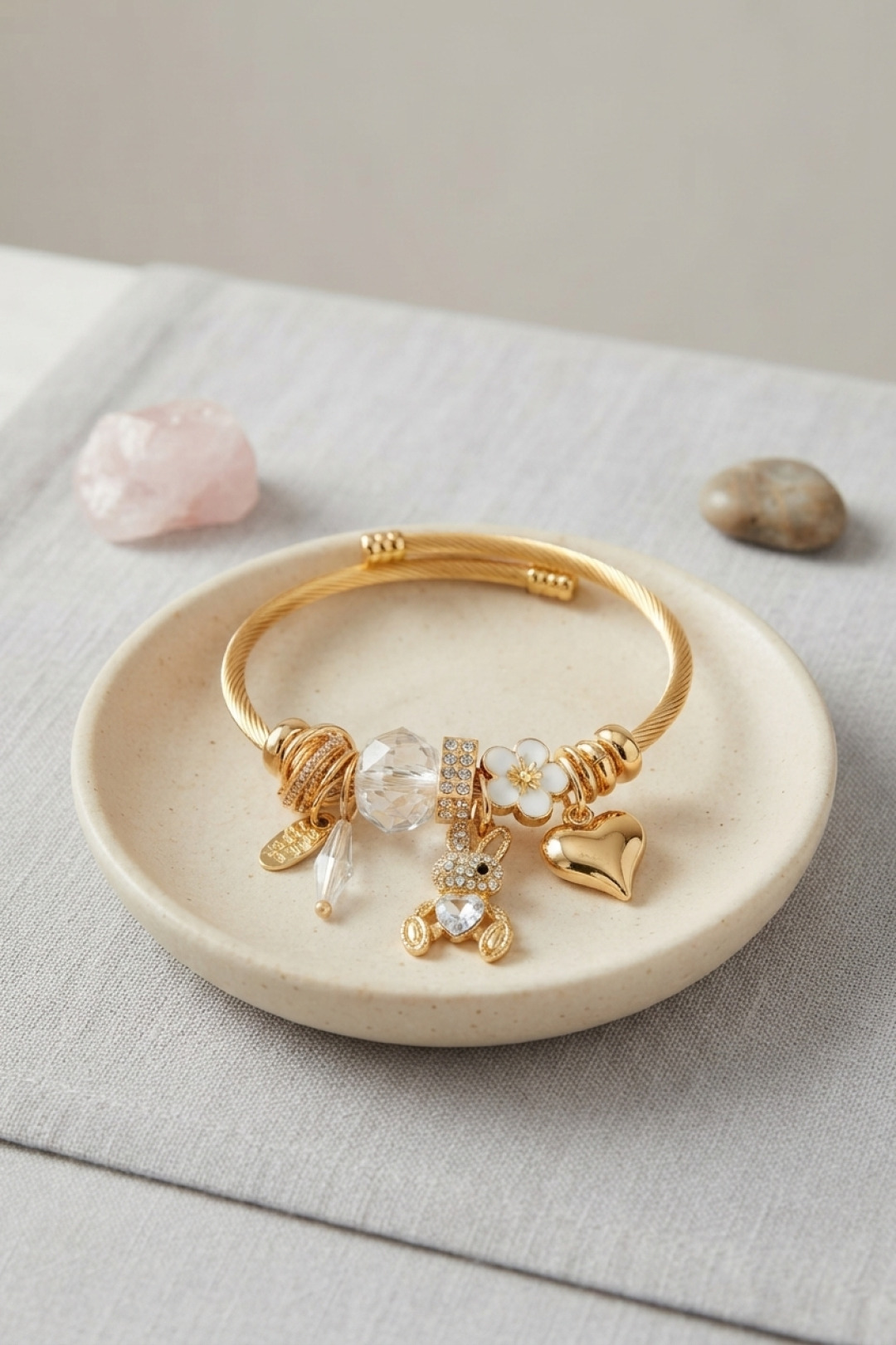 Tavşan Model Gold Renk Beyaz Charmlı Bileklik - Lisinya