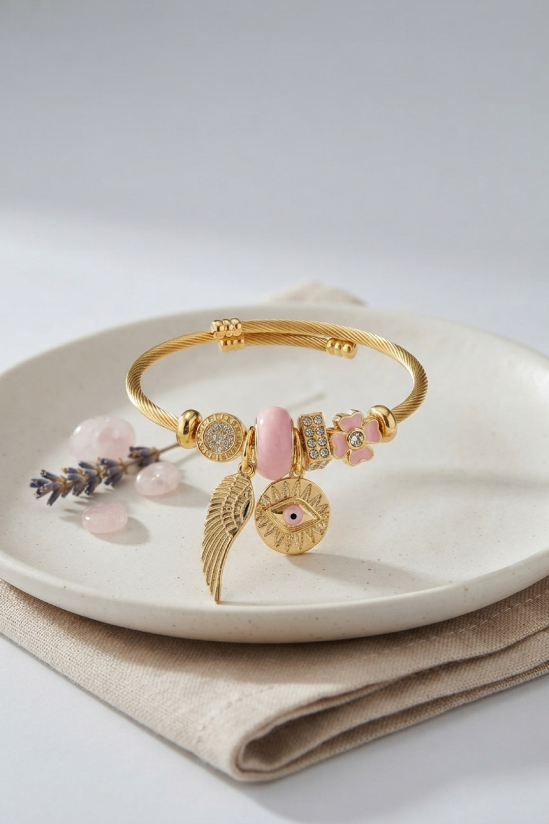 Pembe Göz Model Gold Renk Charmlı Bileklik - Lisinya Pembe Göz Model Gold Renk Charmlı Bileklik - Lisinya