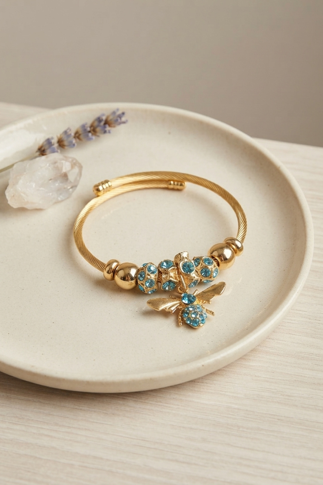Mavi Arı Model Gold Renk Charm Bileklik - Lisinya Mavi Arı Model Gold Renk Charm Bileklik - Lisinya