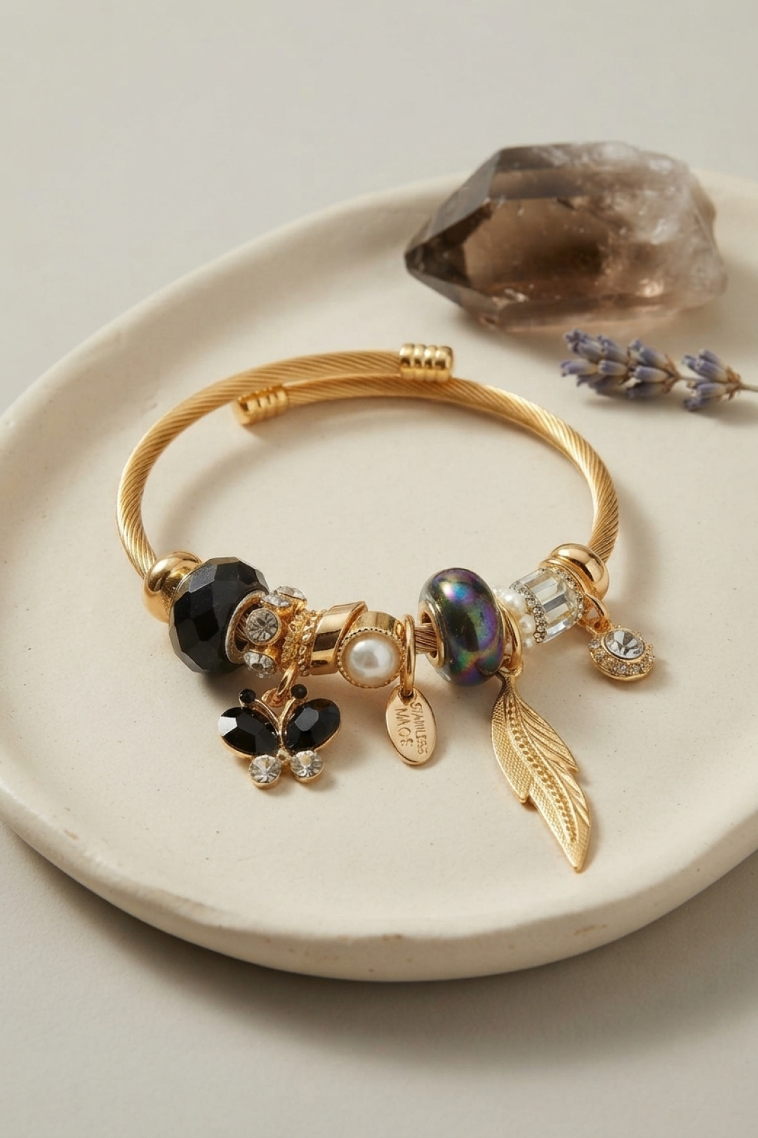 Siyah Kelebek Model Charmlı Bileklik - Lisinya Siyah Kelebek Model Charmlı Bileklik - Lisinya