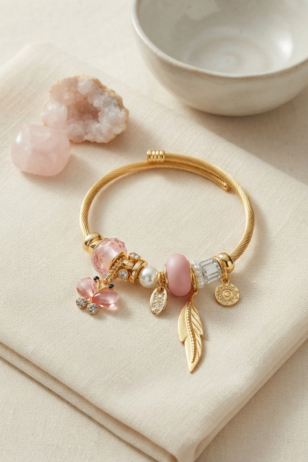 Pembe Kelebek Model Charmlı Bileklik - Lisinya Pembe Kelebek Model Charmlı Bileklik - Lisinya