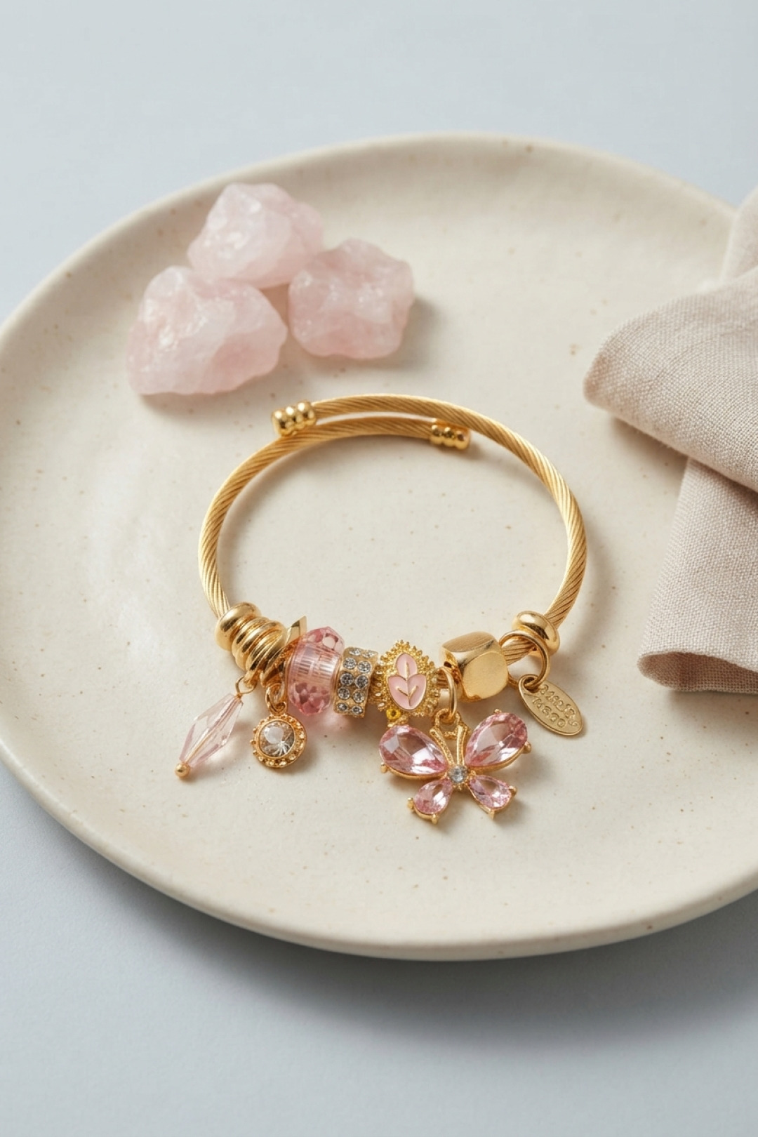 Pembe Kelebek Model Charmlı Bileklik - Lisinya Pembe Kelebek Model Charmlı Bileklik - Lisinya