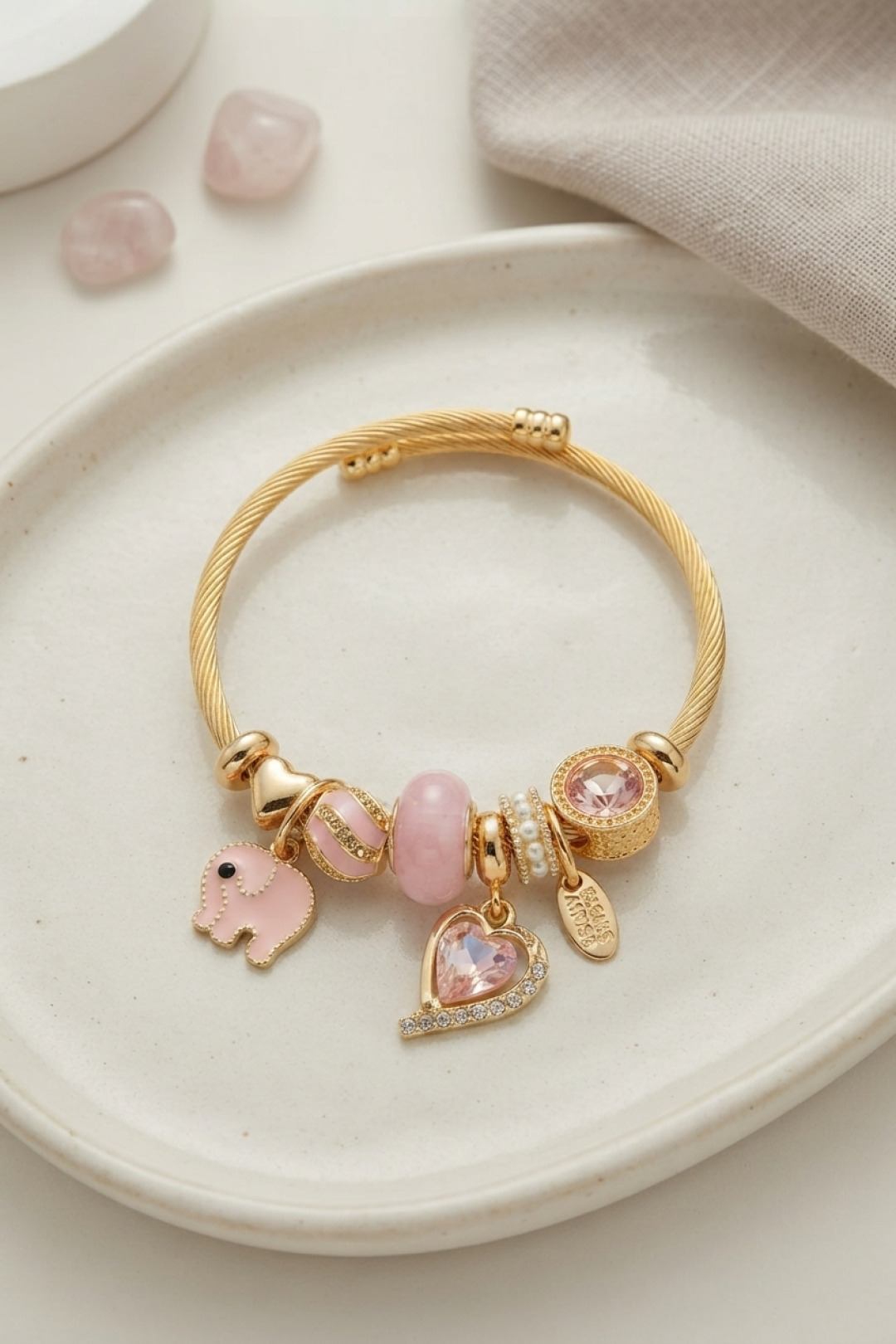 Kalp ve Fil Model Pembe Charmlı Bileklik - Lisinya Kalp ve Fil Model Pembe Charmlı Bileklik - Lisinya