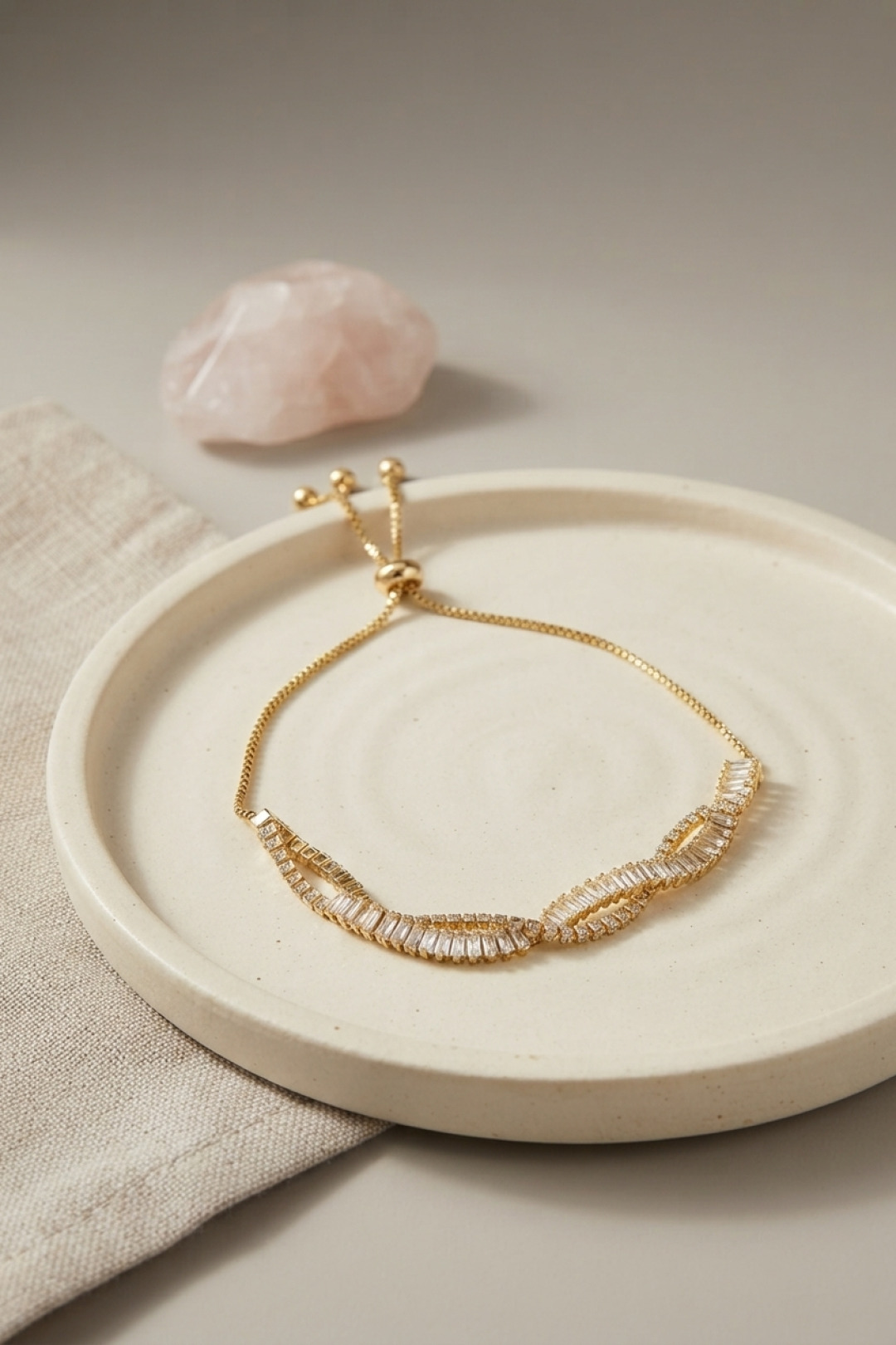 Gold Renk Baget Zirkon Taşlı Sarmal Model Pirinç Asansör Bileklik - Lisinya