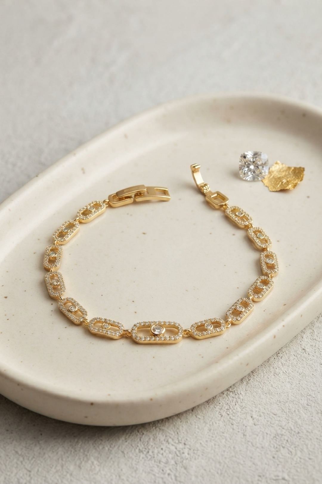 Gold Renk Zirkon Taşlı Messika Model Bileklik - Lisinya Gold Renk Zirkon Taşlı Messika Model Bileklik - Lisinya