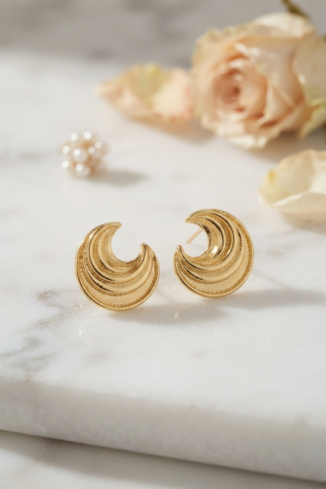 316L Çelik Gold Renk Ay Model Kadın Küpe - Lisinya