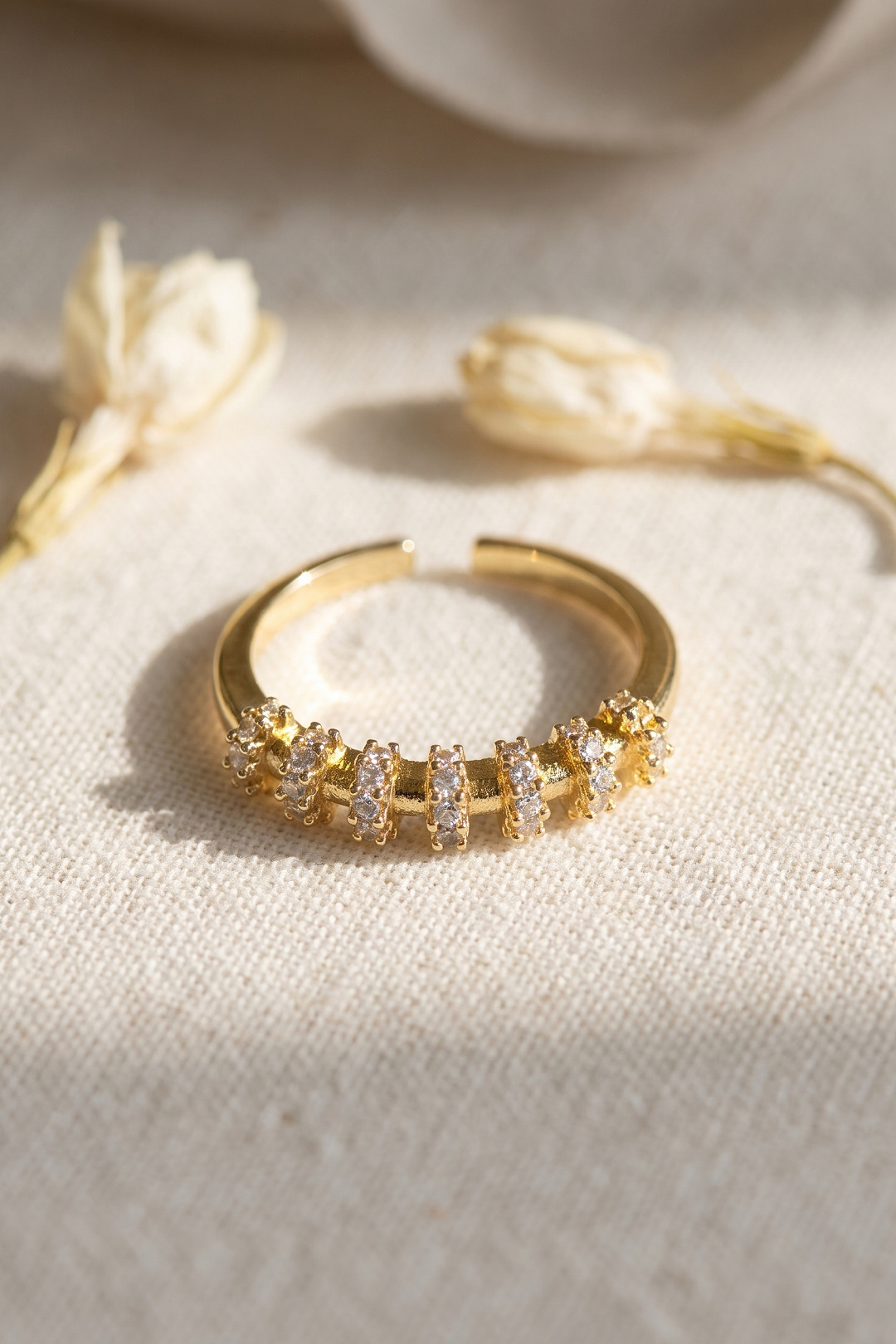 Zirkon Taşlı Gold Renk Vintage Kadın Yüzük - Lisinya Zirkon Taşlı Gold Renk Vintage Kadın Yüzük - Lisinya