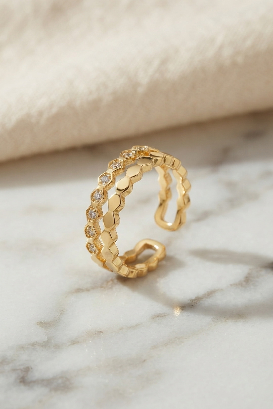 Gold Renk Sıralı Petek ve Zirkon Taşlı Model Kadın Yüzük - Lisinya