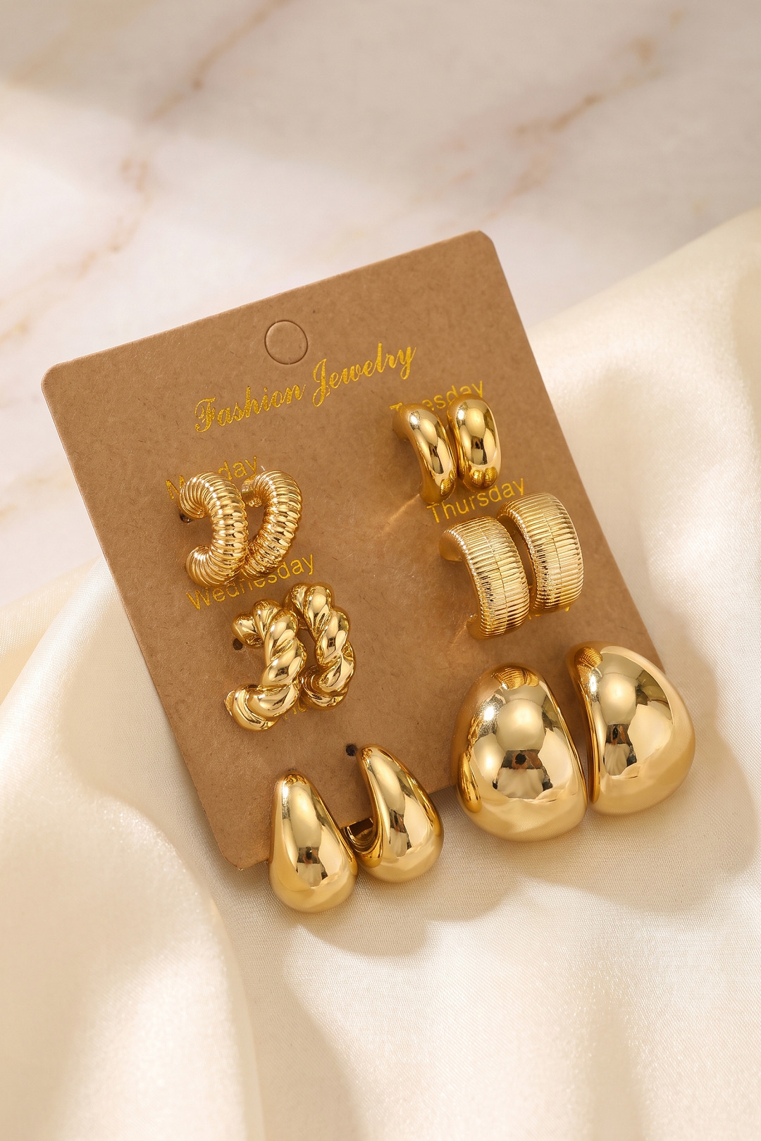Gold Renk Metalik Kaplamalı 6 Çift CCB Küpe Seti - Lisinya Gold Renk Metalik Kaplamalı 6 Çift CCB Küpe Seti - Lisinya