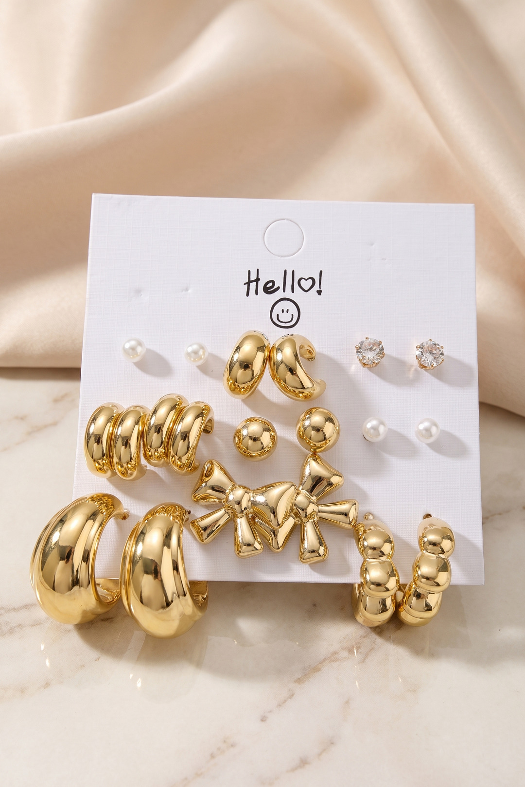 Gold Renk Metalik Kaplamalı Fiyonk Detaylı CCB 9 Çift Küpe Seti - Lisinya Gold Renk Metalik Kaplamalı Fiyonk Detaylı CCB 9 Çift Küpe Seti - Lisinya