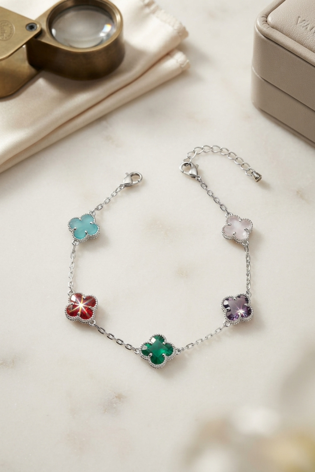 Renkli Kristal Taşlı Gümüş Renk Yonca Model Kadın Bileklik - Lisinya