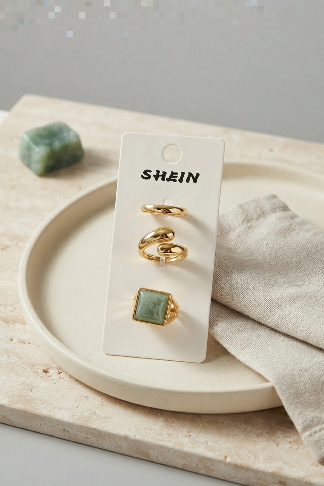 Gold Renk Pirinç 3'lü Yeşil Taşlı Detaylı Vintage Kadın Yüzük Kombini BYK4294 - Lisinya Gold Renk Pirinç 3'lü Yeşil Taşlı Detaylı Vintage Kadın Yüzük Kombini BYK4294 - Lisinya