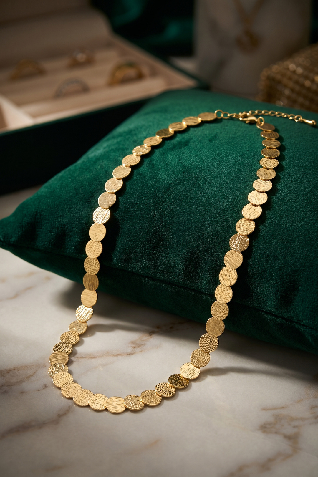 Plaka Model Gold Renk Pirinç Kadın Kolye - Lisinya