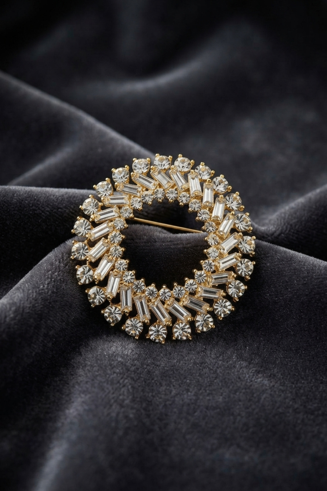 Gold Renk Zirkon Taşlı Halka Model Broş - Lisinya Gold Renk Zirkon Taşlı Halka Model Broş - Lisinya