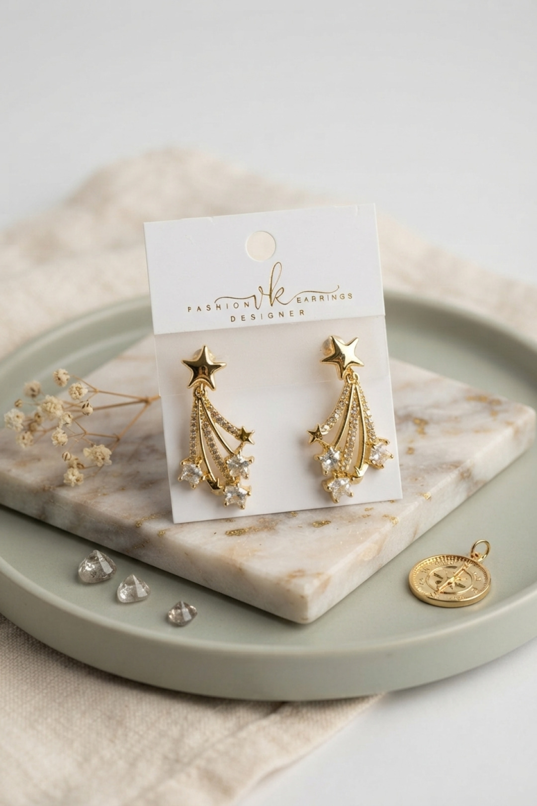 Gold Renk Zirkon Taşlı Halley Model Pirinç Kadın Küpe - Lisinya