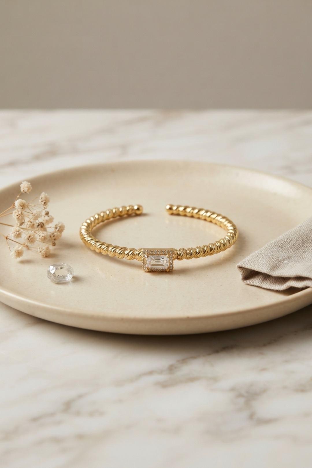 Gold Renk Dorika Model Kare Zirkon Taşlı Kadın Bileklik - Lisinya