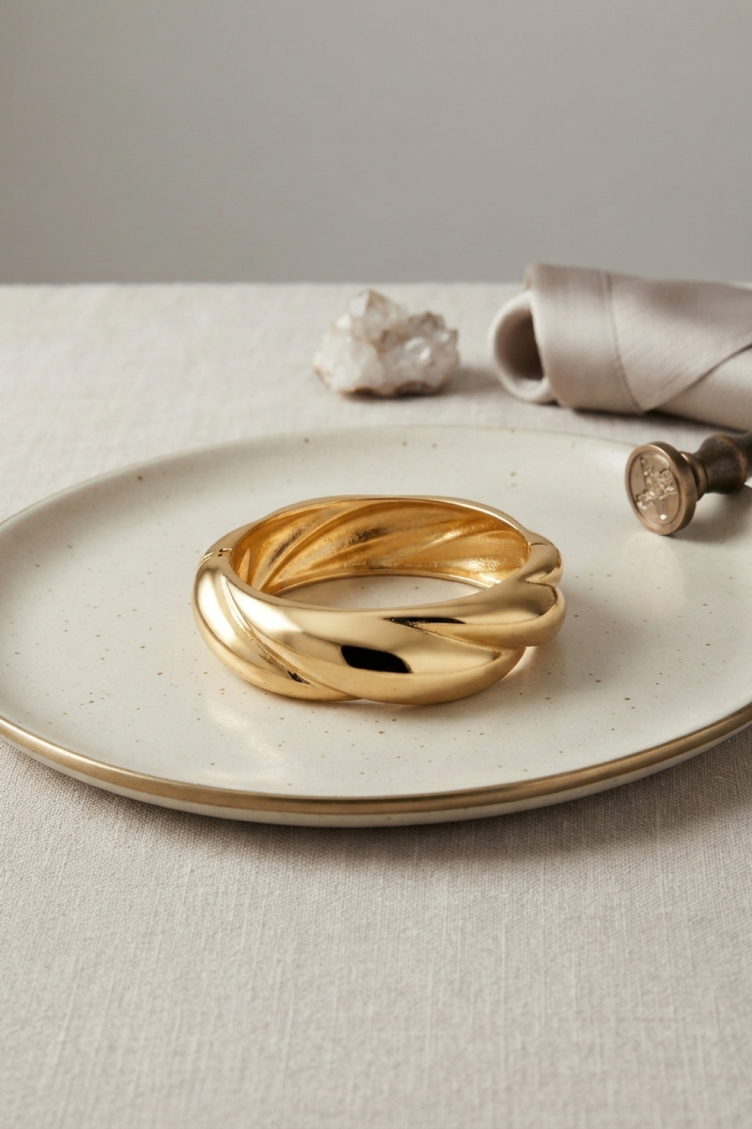 Gold Renk Pirinç Sarmal Model Vintage Kalın Kelepçe Bilezik - Lisinya